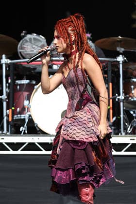 Absolutely performs at Leeds Festival Singer Absolutely (Abby Keen) performs at Leeds Festival, Bramham Park, Leeds, 30th August 2026, Credit:Mike Gray MIKE GRAY - B4227 Avalon  Copyright: xMikexGrayx xMIKExGRAYx-xB4227x xAvalonx 1129289422