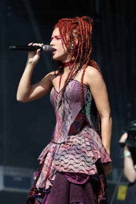 Absolutely performs at Leeds Festival Singer Absolutely (Abby Keen) performs at Leeds Festival, Bramham Park, Leeds, 30th August 2026, Credit:Mike Gray MIKE GRAY - B4227 Avalon  Copyright: xMikexGrayx xMIKExGRAYx-xB4227x xAvalonx 1129289427