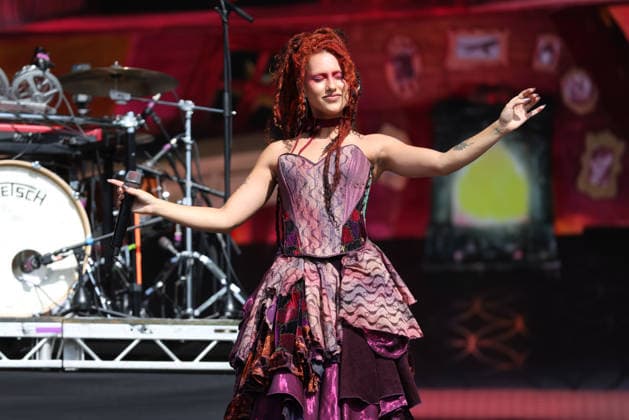 Absolutely performs at Leeds Festival Singer Absolutely (Abby Keen) performs at Leeds Festival, Bramham Park, Leeds, 30th August 2026, Credit:Mike Gray MIKE GRAY - B4227 Avalon  Copyright: xMikexGrayx xMIKExGRAYx-xB4227x xAvalonx 1129289435