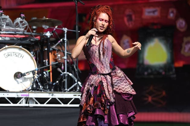 Absolutely performs at Leeds Festival Singer Absolutely (Abby Keen) performs at Leeds Festival, Bramham Park, Leeds, 30th August 2026, Credit:Mike Gray MIKE GRAY - B4227 Avalon  Copyright: xMikexGrayx xMIKExGRAYx-xB4227x xAvalonx 1129289451