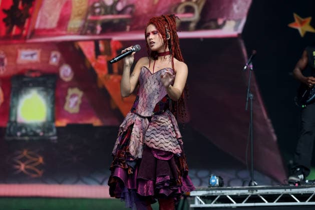 Absolutely performs at Leeds Festival Singer Absolutely (Abby Keen) performs at Leeds Festival, Bramham Park, Leeds, 30th August 2026, Credit:Mike Gray MIKE GRAY - B4227 Avalon  Copyright: xMikexGrayx xMIKExGRAYx-xB4227x xAvalonx 1129289475