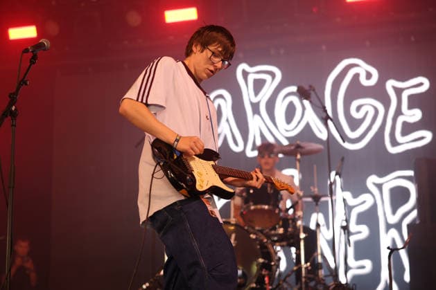 Garage Flower perform at Leeds Festival Nathan Whitehead of indie band Garage Flower performs at Leeds Festival, Bramham Park, Leeds, 30th August 2026, Credit:Mike Gray MIKE GRAY - B4227 Avalon  Copyright: xMikexGrayx xMIKExGRAYx-xB4227x xAvalonx 1129290240