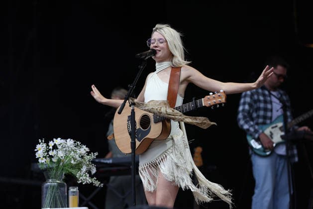 Maisie Peters performs at Leeds Festival Maisie Peters performs at Leeds Festival, Bramham Park, Leeds 30th August 2026, Credit:Mike Gray MIKE GRAY - B4227 Avalon  Copyright: xMikexGrayx xMIKExGRAYx-xB4227x xAvalonx 1129313232