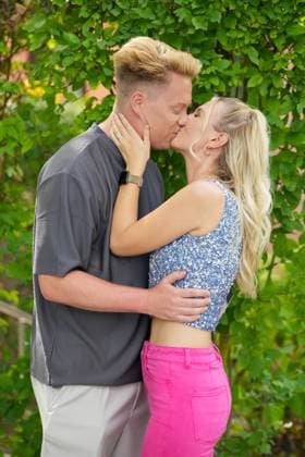 ZDF-Fernsehgarten 2026. NEONLICHT Musik-Duo bestehend aus Nadine Ellrich und Julian Fiege im ZDF Fernsehgarten mit dem Motto Schlagerparty am 30.08.2026 in Mainz. Mainz ZDF Fernsehgarten Rheinland-Pfalz