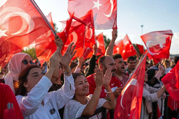 August 30, 2026, Istanbul, Turkey: People wave Turkish flags during Victory Day anniversary celebrations in Istanbul, Turkey. Istanbul Turkey - ZUMAz174 20260830_zip_z174_005 Copyright: xMoexZoyarix