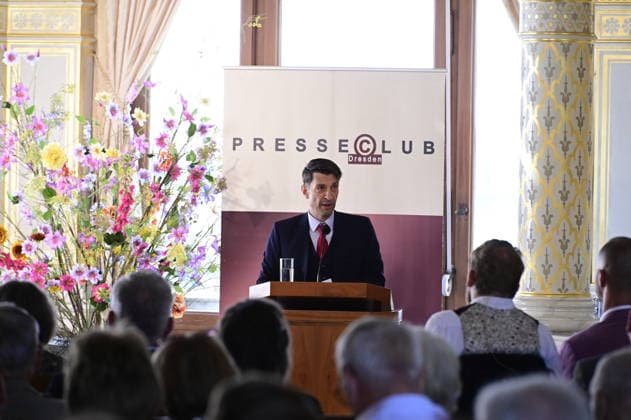 Tobias Wolf bei der 27. Verleihung des renommierten Erich-Kästner-Preis an Samuel Koch durch den Presseclub Dresden im Schloss Albrechtsberg. Dresden, 30.08.2026 Copyright: xMatthiasxWehnertx
