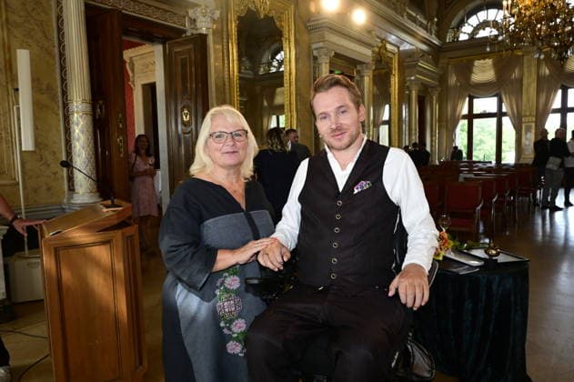 Samuel Koch und Mutter Marion Koch bei der 27. Verleihung des renommierten Erich-Kästner-Preis an Samuel Koch durch den Presseclub Dresden im Schloss Albrechtsberg. Dresden, 30.08.2026 Copyright: xMatthiasxWehnertx
