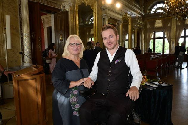 Samuel Koch und Mutter Marion Koch bei der 27. Verleihung des renommierten Erich-Kästner-Preis an Samuel Koch durch den Presseclub Dresden im Schloss Albrechtsberg. Dresden, 30.08.2026 Copyright: xMatthiasxWehnertx