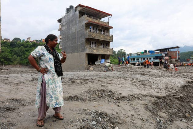 Death toll from Nepal-China border flash floods rises to 919, with 4,793 missing, including 853 foreigners NUWAKOT, NEPAL - AUGUST 31: Residents watch as search operations continue in a flood-hit town along the Trishuli River in Nuwakot District, Nepal, on August 31, 2026. International aid teams from countries including China, South Korea and India are expected to provide additional support for search and rescue operations in Nepal, where 919 deaths have been reported and thousands of locals and foreign nationals remain missing, including citizens of the United States, Australia, Ukraine, Japan and Germany. Daniel Ceng Anadolu Nuwakot Nepal. Editorial use only. Please get in touch for any other usage.  Copyright: x2026xAnadoluxDanielxCengx