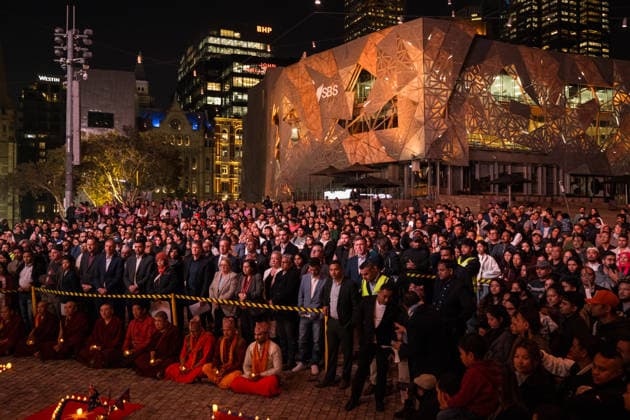 NEPAL FLOODS VIGIL MELBOURNE, Hundreds of the Nepalese community came to pay their respects during a candlelight vigil in Federation Square, Melbourne, Monday, August 31, 2026. A candlelight vigil is held to remember those killed in the Nepal floods. ( NO ARCHIVING MELBOURNE VICTORIA AUSTRALIA  Copyright: xCHRISTOPHERxHOPKINSx 20260831172293184579