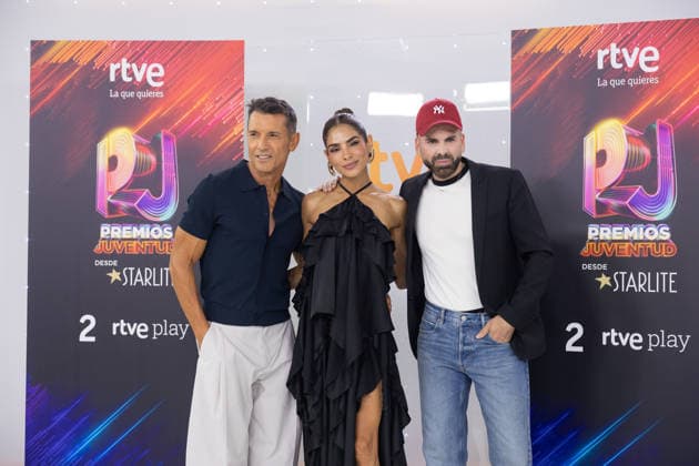 Presentation of the 2026 Juventud Awards I D TV host and actor Jesús Vázquez, model and host Alejandra Espinoza, and TV host Jomari Goyso pose at the photocall for the presentation of the 2026 Juventud Awards, on August 31, 2026, in Madrid, Spain. The Premios Juventud, presented by RTVE and TelevisaUnivision, highlight the work of role models for the younger generations, with categories such as television, streaming, music, and content creators. AUGUST 31, 2026 CELEBRITIES FAMOUS YOUNG PEOPLE Jesús Hellí Madrid Madrid, Spain Copyright: xJesusxHellinx 7740898