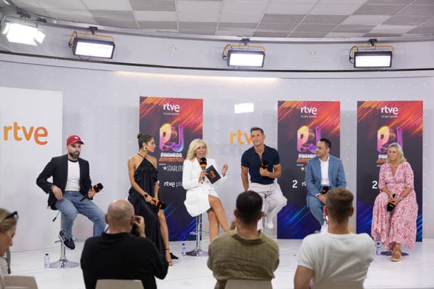 Presentation of the 2026 I D Youth Awards: TV host Jomari Goyso, model and host Alejandra Espinoza, RTVE Director of Communications María Eizaguirre, TV host and actor Jesús Vázquez, Omar Fajer, Vice President of Entertainment and Music Commercialization at TelevisaUnivision, and Ana María Bordas, Director of Content Production at RTVE, during the presentation of the 2026 Youth Awards on August 31, 2026, in Madrid, Spain. The Premios Juventud, presented by RTVE and TelevisaUnivision, highlight the work of role models for the younger generations, with categories such as television, streaming, music, and content creators. AUGUST 31, 2026 CELEBRITIES FAMOUS YOUNG PEOPLE Jesús Hellí Madrid Madrid, Spain Copyright: xJesusxHellinx 7740944