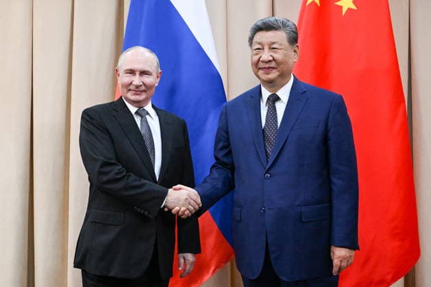 KYRGYZSTAN, BISHKEK - AUGUST 31, 2026: Russia’s President Vladimir Putin (L) and China s President Xi Jinping shake hands during a meeting at the Hyatt Regency Bishkek Hotel ahead of the 2026 SCO Summit. Konstantin Zavrazhin POOL TASS  96904196