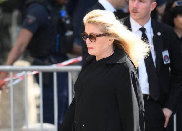 Mathilde Favier Funeral - Paris Catherine Deneuve during the funeral of Mathilde Favier, director of public relations for Christian Dior Couture, at the Saint-Sulpice church in Paris, France, on August 31, 2026. She died in a car accident with her partner, French producer Nicolas Altmayer, on August 17, aged 57 and 61, respectively. Photo by Eliot Blondet ABACAPRESS.COM Paris France  Copyright: xBlondetxEliot ABACAx