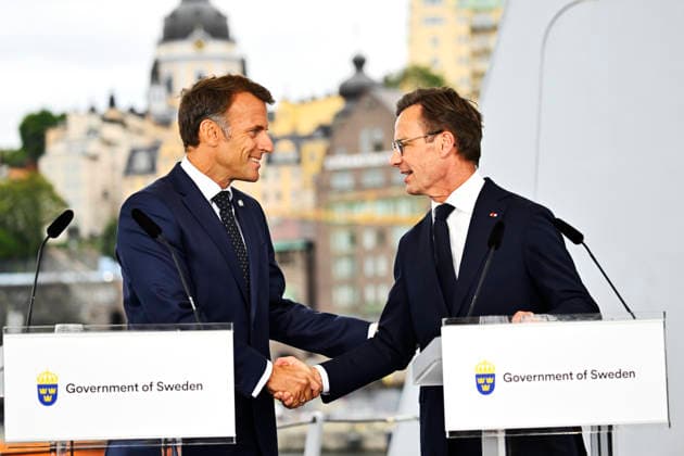 STOCKHOLM, SVERIGE 20260831 Frankrikes president Emmanuel Macron och statsminister Ulf Kristersson (M) under en pressträff ombord pa den franska fregatten Amiral Ronarc h i samband med det bilaterala mötet som halls med fokus pa Sveriges och Frankrikes fördjupade försvarspolitiska samarbete. STOCKHOLM SVERIGE x10040x *** STOCKHOLM, SWEDEN 20260831 French President Emmanuel Macron and Prime Minister Ulf Kristersson during a press conference aboard the French frigate Amiral Ronarc in connection with the bilateral meeting focused on deepening defense policy cooperation STOCKHOLM, SWEDEN x10040x  Copyright: xAndersxWiklund TTx FRANKRIKES PRESIDENT I STOCKHOLM UVHVQJkT0zM