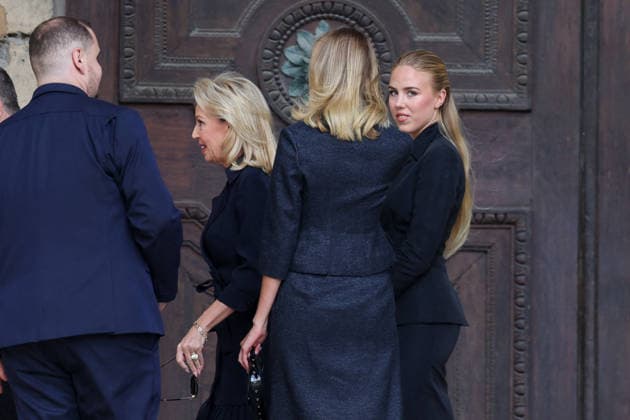 Camilla of Bourbon-Two Sicilies, her daughters, Princess Maria Carolina of Bourbon-Two Sicilies and Maria Chiara of Bourbon-Two Sicilies, arriving at the funeral of Mathilde Favier at the Church of Saint Sulpice in Paris, August 31, 2026. Dominique Jacovides, Cyril Moreau, Bestimage. Arrivals at the funeral of Mathilde Favier at the Church of Saint Sulpice in Paris on August 31, 2026. Paris, France  Copyright: xJACOVIDES-MOREAUx xBESTIMAGExJACOVIDES-MOREAUx xBESTIMAGEx