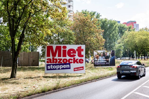Wahlplakat der Linke mit dem Slogan Mietabzocke stoppen in Berlin am 31. August 2026. *** An election poster for Die Linke with the slogan Stop Rent Gouging in Berlin on August 31, 2026