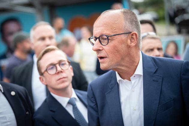 LEERTEXT CAPTION;Bundeskanzler mit CDU-Spitzenkandidat im Wahlkampf zur Landtagswahl Mecklenburg-Vorpommern 2026 in Kühlungsborn, Kühlungsborn Mecklenburg-Vorpommern Deutschland ORTSANGABE *** PLACEHOLDER CAPTION: The German Chancellor with the CDU s lead candidate during the campaign for the 2026 Mecklenburg-Western Pomerania state election in Kühlungsborn, Kühlungsborn, Mecklenburg-Western Pomerania, Germany. LOCATION
