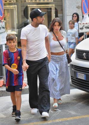 RECORD DATE NOT STATED IPA87977758 - Milan, photo by Mimmo Carriero—Cesc Fabregas, the Spanish coach of Como, is enjoying a relaxing afternoon with his wife, Daniella Semaan, and son, Leonardo  Copyright: xx xx 87977758
