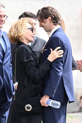 Marisa Berenson and Carlo Agostinelli, the son of the late Mathilde Favier, arrive at Mathilde Favier s funeral at the Church of Saint Sulpice in Paris on August 31, 2026. Arrivals at the funeral of Mathilde Favier at the Church of Saint Sulpice in Paris, France  Copyright: xAgencex xBestimagexAgencex xBestimagex