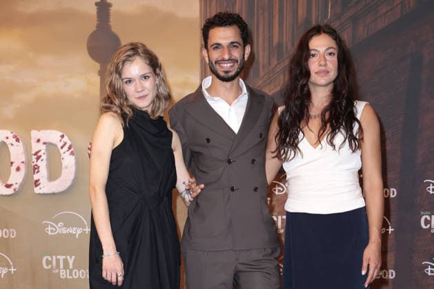 Lea Drinda, Mouataz Alshaltouh und Soma Pysall bei der City of Blood (Disney+) Serien Premiere am 31.08.2026 in Berlin Lea Drinda, Mouataz Alshaltouh and Soma Pysall attend the premiere og Hulu s City of Blood season 1 premiere on August 31, 2026 at Kino International in Berlin, Germany City of Blood Serien Premiere in Berlin