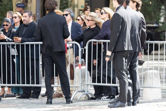 Mathilde Favier Funeral - Paris RL Catherine Deneuve during the funeral of Mathilde Favier, director of public relations for Christian Dior Couture, at the Saint-Sulpice church in Paris, France, on August 31, 2026. She died in a car accident with her partner, French producer Nicolas Altmayer, on August 17, aged 57 and 61, respectively. Photo by Raphael Lafargue ABACAPRESS.COM Paris France  Copyright: xLafarguexRaphael ABACAx