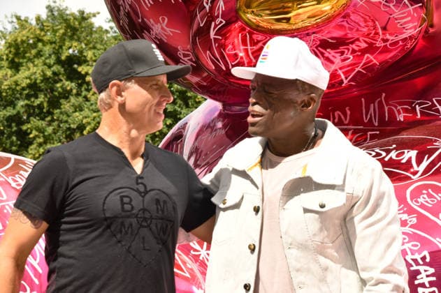 NEW YORK, NY - AUGUST 31 GRAMMY-winning artist Seal visits Brendan Murphy™s 12-ft LOVE MATTERS¦Everywhere: The Loehr Bear, which was dedicated to The Person First, a nonprofit focused on youth mental health, resilience and helping young people develop the tools to thrive. On August 31, 2026 in New York City. Copyright: xx