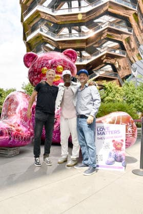 NEW YORK, NY - AUGUST 31 Artist, Brendan Murphy, Seal and Gordon Uehling III, co-founder of The Person First pictured as GRAMMY-winning artist Seal visits Brendan Murphy™s 12-ft LOVE MATTERS¦Everywhere: The Loehr Bear, which was dedicated to The Person First, a nonprofit focused on youth mental health, resilience and helping young people develop the tools to thrive on August 31, 2026. Copyright: xx