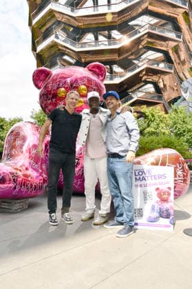 NEW YORK, NY - AUGUST 31 Artist, Brendan Murphy, Seal and Gordon Uehling III, co-founder of The Person First pictured as GRAMMY-winning artist Seal visits Brendan Murphy™s 12-ft LOVE MATTERS¦Everywhere: The Loehr Bear, which was dedicated to The Person First, a nonprofit focused on youth mental health, resilience and helping young people develop the tools to thrive on August 31, 2026. Copyright: xx