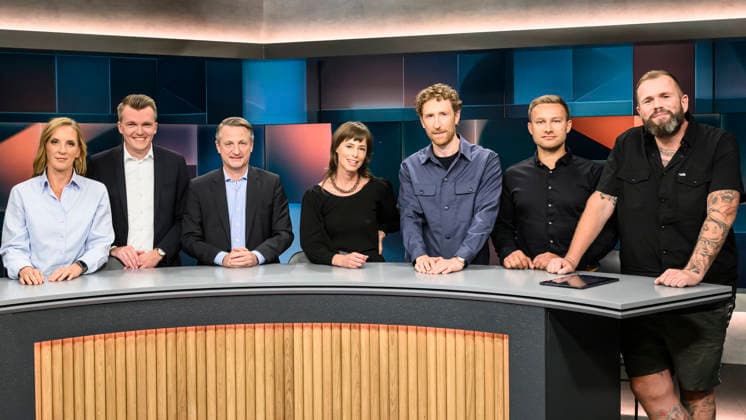 im Bild v.l.: Carolin Matzko, Luca Piwodda, Nikolaus Blome, Hedwig Richter, Louis Klamroth, Paul Burkhardt, Jan Monchi Gorkow, GER, Berlin, hart aber fair - Polittalk, TV, Format, mit Moderator - Louis Klamroth, Das Erste, Das Thema: Vor den Wahlen im Osten: Woher kommt der Frust im Land?, 31.08.2026, *** Pictured from left: Carolin Matzko, Luca Piwodda, Nikolaus Blome, Hedwig Richter, Louis Klamroth, Paul Burkhardt, Jan Monchi Gorkow, GER, Berlin, Tough but Fair political talk show, TV, program, hosted by Louis Klamroth, Das Erste, Topic: Before the Elections in the East: Where Does the Frustration in the Country Come From? , August 31, 2026, Copyright: HMBxMedia UwexKoch