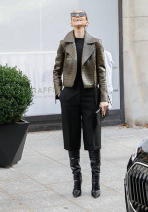 Céline Dion Céline Dion was cheered by her fans as she left the Royal Monceau hotel in Paris Céline Dion is making her grand return to the stage in Paris with a series of exceptional concerts at the Paris La Défense Arena from September 12 to October 17, 2026 Sixteen exclusive dates in September and October 2026, as well as ten dates in May 2027, promising a show that is already shaping up to be historic Paris, August 31, 2026 Marc Ausset Lacroix Bestimage Céline Dion is acclaimed by fans as she leaves the Royal Monceau luxury hotel in Paris Céline Dion is making her big return to the stage in Paris with a series of extraordinary concerts at the Paris La Défense Arena from September 12 to October 17, 2026. Sixteen exclusive dates in Septem  Copyright: xMarcxAussetxLacroixx xBestimagexMarcxAussetxLacroixx xBestimagex