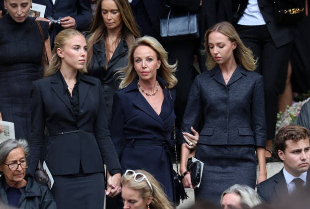 Obseques de Mathilde Favier en l™Ã glise Saint-Sulpice a Paris Obseques de Mathilde Favier en l™Ã glise Saint-Sulpice a Paris Paris,le 31 Aout 2026 Pictures : Camilla de Bourbon des Deux-Siciles et ses filles, Maria Chiara et Maria-Carolina  Copyright: xDavidxKerx