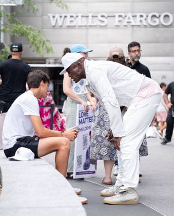 August 31, 2026, New York, Ny, United States: Seal sang beside a 14-foot purple and pink teddy bear sculpture called Love MattersÃ¢â‚¬Â¦Everywhere . Held at The Vessel at Hudson Yards in New York. Zuma Press August 31, 2026. New York United States  - ZUMAp281 20260831_zea_p281_014 Copyright: xPhotoxImagexPressx