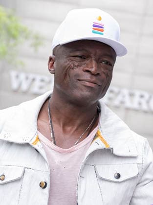 August 31, 2026, New York, Ny, United States: Seal sang beside a 14-foot purple and pink teddy bear sculpture called Love MattersÃ¢â‚¬Â¦Everywhere . Held at The Vessel at Hudson Yards in New York. Zuma Press August 31, 2026. New York United States  - ZUMAp281 20260831_zea_p281_021 Copyright: xPhotoxImagexPressx