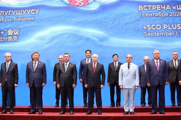 Kyrgyzstan SCO Summit 9232418 01.09.2026 From left, Kazakh President Kassym-Jomart Tokayev, Chinese President Xi Jinping, Armenian Prime Minister Nikol Pashinyan, Kyrgyz President Sadyr Japarov, Mongolian President Ukhnaa Khurelsukh, Russian President Vladimir Putin, Lao President Thongloun Sisoulith, Pakistani Prime Minister Shehbaz Sharif, Egyptian Deputy Prime Minister Hussein Issa, Tajik President Emomali Rahmon and Collective Security Treaty Organization (CSTO) Secretary General Taalatbek Masadykov pose for a family photo before a meeting in the Shanghai Cooperation Organization (SCO) Plus format in Bishkek, Kyrgyzstan. Petr Kovalev Sputnik Bishkek Kyrgyzstan  Copyright: xPetrxKovalevx