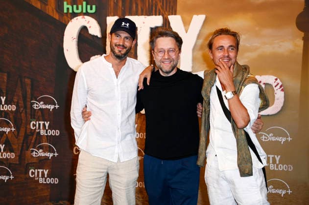 Gregor Sauter, Adrian Topol und Constantin von Jascheroff bei der Premiere der Hulu Original Serie City of Blood im Kino International. Berlin, 31.08.2026