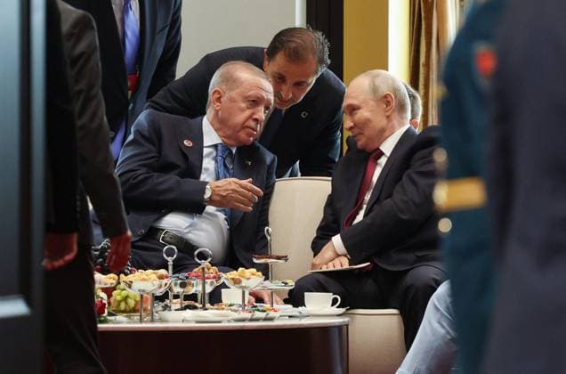 Kyrgyzstan SCO Summit 9232430 01.09.2026 Turkish President Recep Tayyip Erdogan and Russian President Vladimir Putin speak with each other before a meeting in the Shanghai Cooperation Organization (SCO) Plus format in Bishkek, Kyrgyzstan. Vyacheslav Prokofiev Sputnik Bishkek Kyrgyzstan  Copyright: xVyacheslavxProkofievx