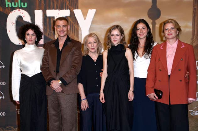 Melika Foroutan, David Schütter, Dagmar Manzel, Lea Drinda, Soma Pysall und Jördis Triebel bei der Premiere der Hulu Original Serie City of Blood im Kino International. Berlin, 31.08.2026