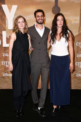 Lea Drinda, Mouataz Alshaltouh und Soma Pysall bei der Premiere der Hulu Original Serie City of Blood im Kino International. Berlin, 31.08.2026