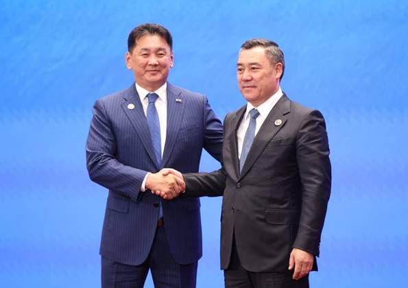Kyrgyzstan SCO Summit 9232532 01.09.2026 Mongolian President Ukhnaa Khurelsukh is welcomed by Kyrgyz President Sadyr Japarov before a meeting in the Shanghai Cooperation Organization (SCO) Plus format in Bishkek, Kyrgyzstan. Petr Kovalev Sputnik Bishkek Kyrgyzstan  Copyright: xPetrxKovalevx