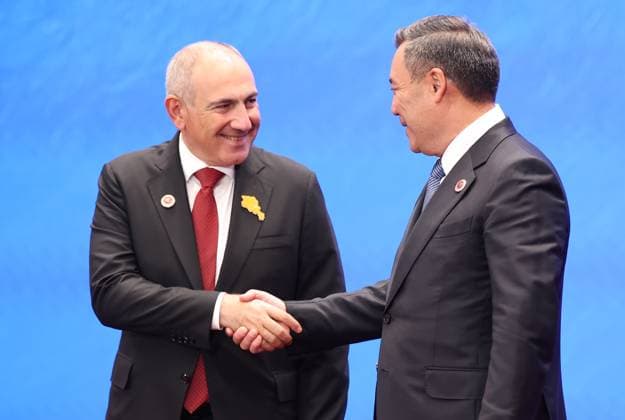 Kyrgyzstan SCO Summit 9232534 01.09.2026 Armenian Prime Minister Nikol Pashinyan is welcomed by Kyrgyz President Sadyr Japarov before a meeting in the Shanghai Cooperation Organization (SCO) Plus format in Bishkek, Kyrgyzstan. Petr Kovalev Sputnik Bishkek Kyrgyzstan  Copyright: xPetrxKovalevx