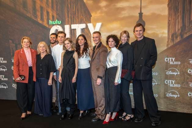 ABB CITYBLOOD- Joerdis Triebel, Dagmar Manzel, Franz Hartwig, Lea Drinda, Soma Pysall, David Schütter, Melika Foroutan, Jenny Schily und Lars Eidinger zu Gast bei der Premiere der deutschen Hulu Original Serie City of Blood im Kino International am 31.AUGUST 2026 in Berlin Berlin Deutschland