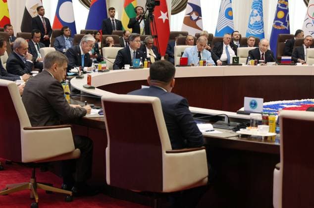 Kyrgyzstan SCO Summit 9232664 01.09.2026 From right, Russian President Vladimir Putin, Pakistani Prime Minister Shehbaz Sharif, Chinese Finance Minister Lan Fo an, Kazakh President Kassym-Jomart Tokayev and Iranian President Masoud Pezeshkian attend a meeting in the Shanghai Cooperation Organization (SCO) Plus format in Bishkek, Kyrgyzstan. Vyacheslav Prokofiev Sputnik Bishkek Kyrgyzstan  Copyright: xVyacheslavxProkofievx