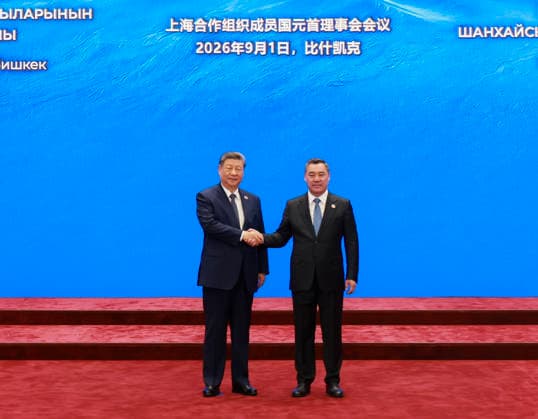(260901) -- BISHKEK, Sept. 1, 2026 -- Chinese President Xi Jinping shakes hands with Kyrgyz President Sadyr Japarov in Bishkek, Kyrgyzstan, Sept. 1, 2026. Xi attended the 26th Meeting of the Council of Heads of State of the Shanghai Cooperation Organization (SCO) held here on Tuesday. ) KYRGYZSTAN-BISHKEK-CHINA-XI JINPING-SCO-MEETING WangxYe 