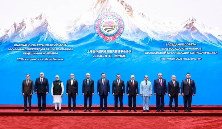 (260901) -- BISHKEK, Sept. 1, 2026 -- Chinese President Xi Jinping poses for a group photo with leaders of the Shanghai Cooperation Organization (SCO) member states in Bishkek, Kyrgyzstan, Sept. 1, 2026. Xi attended the 26th Meeting of the Council of Heads of State of the SCO held here on Tuesday. ) KYRGYZSTAN-BISHKEK-CHINA-XI JINPING-SCO-MEETING WangxYe 