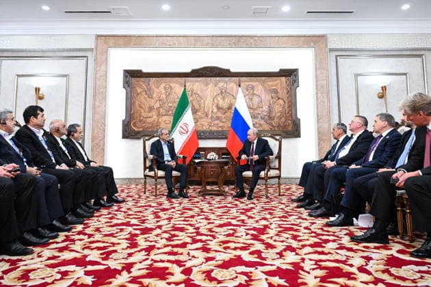 KYRGYZSTAN, BISHKEK - SEPTEMBER 1, 2026: Masoud Pezeshkian, President of Iran, and his counterpart Vladimir Putin (L-R centre) of Russia, hold a meetng on the 2026 SCO Summit, at the ala Archa State Residence. Kristina Solovyova POOL TASS  96937644