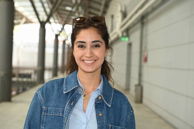 Schauspielerin Özge Delioglan posiert beim grossen Fantreffen und Preisverleihung der RTL Serie Unter Uns