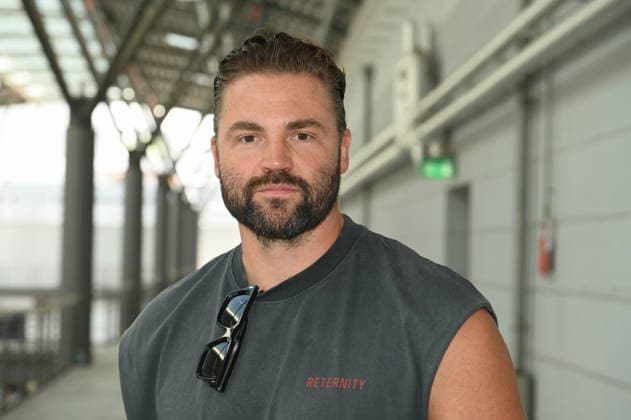 Schauspieler posiert beim grossen Fantreffen und Preisverleihung der RTL Serie Unter Uns