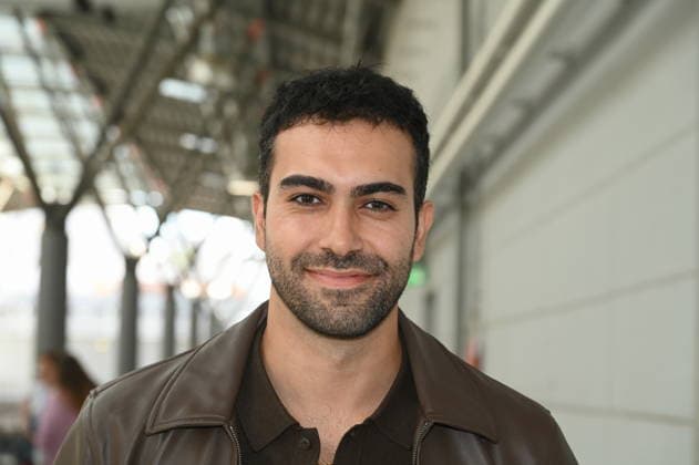 Schauspieler Metehan Demiröz posiert beim grossen Fantreffen und Preisverleihung der RTL Serie Unter Uns