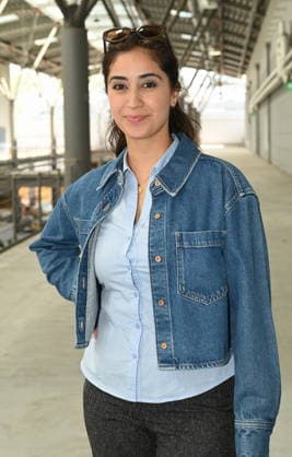 Schauspielerin Özge Delioglan posiert beim grossen Fantreffen und Preisverleihung der RTL Serie Unter Uns